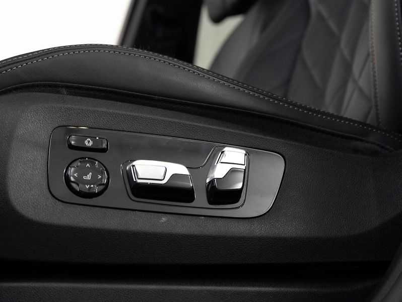 BMW X5 M60i - fotka 19 z 22