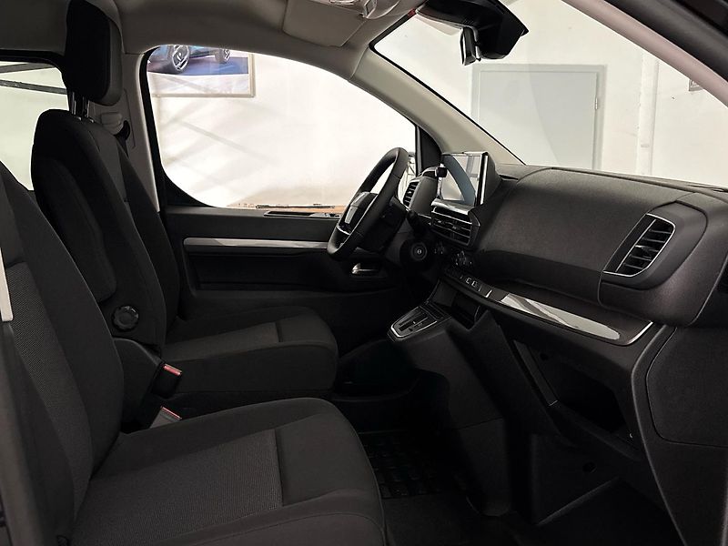 Peugeot Traveller (2025) ActiveStandard 2.0 180K 8 míst - fotka 13 z 45