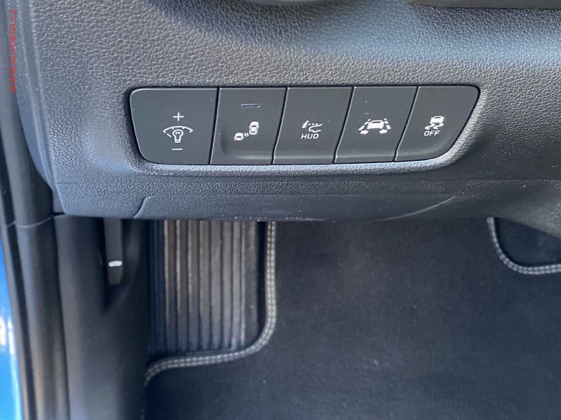 Hyundai Kona (2017) 1.0 T-GDi, Executive, LED - fotka 14 z 21
