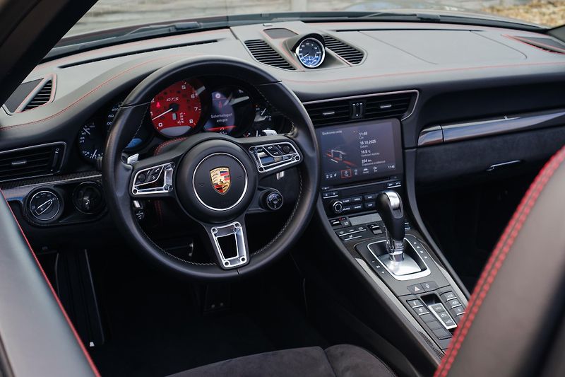 Porsche 911 Carrera 4 GTS Lift 331kWCabrio - fotka 20 z 52