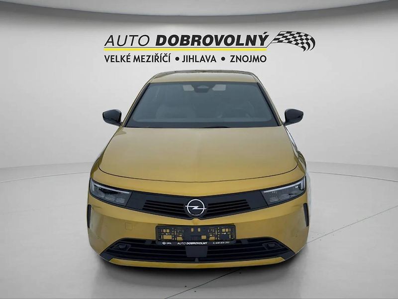 Opel Astra Edition HB 1.2 TURBO (96kW/130 - fotka 12 z 23