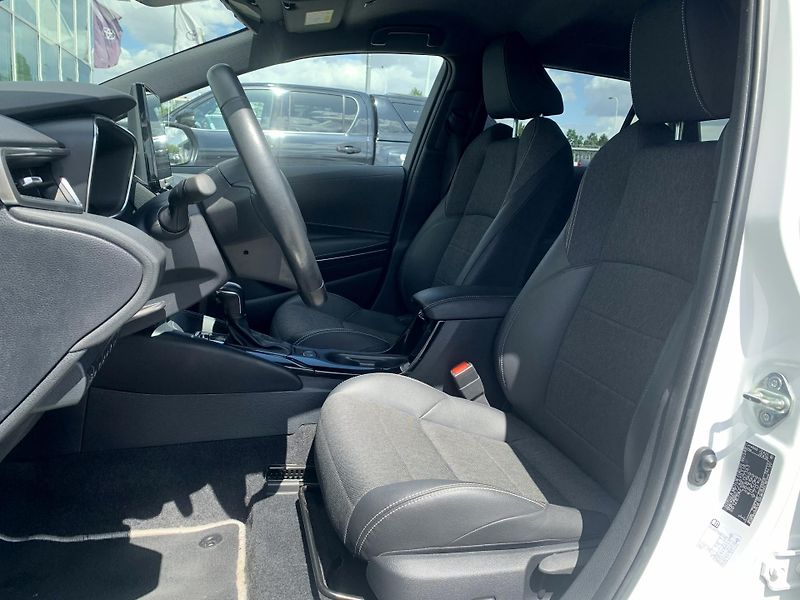 Toyota Corolla TS STYLE 1.8 HEV 103kW e-CVT - fotka 17 z 32