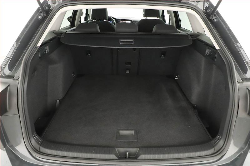 Volkswagen Golf (2022) Life 2.0 TDI, Automat - fotka 11 z 20