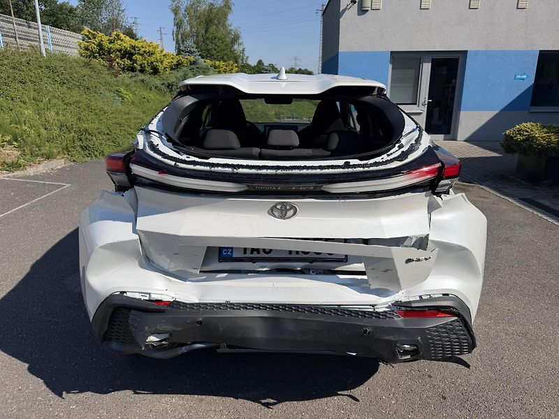 Toyota C-HR 1,8i hybrid automat navigace - fotka 4 z 21