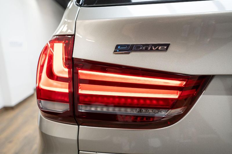 BMW X5 40e 2.0 180 kW xDrive - fotka 39 z 49