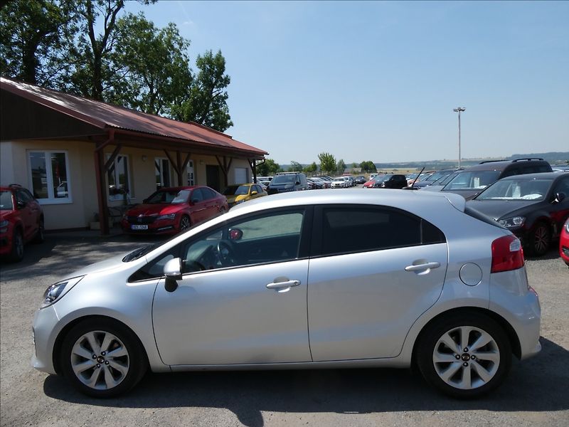 Kia Rio 1,2 i 62kW serviska, NAVI - fotka 6 z 44