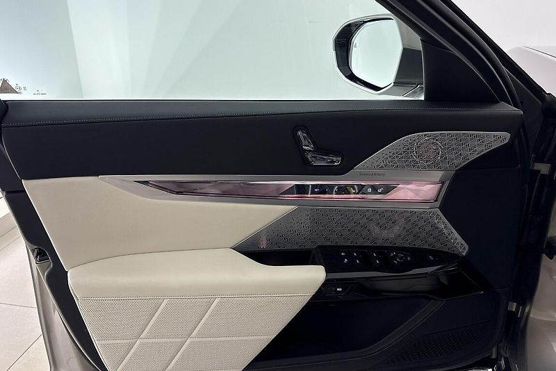 BMW i7 xDrive60 - fotka 18 z 29