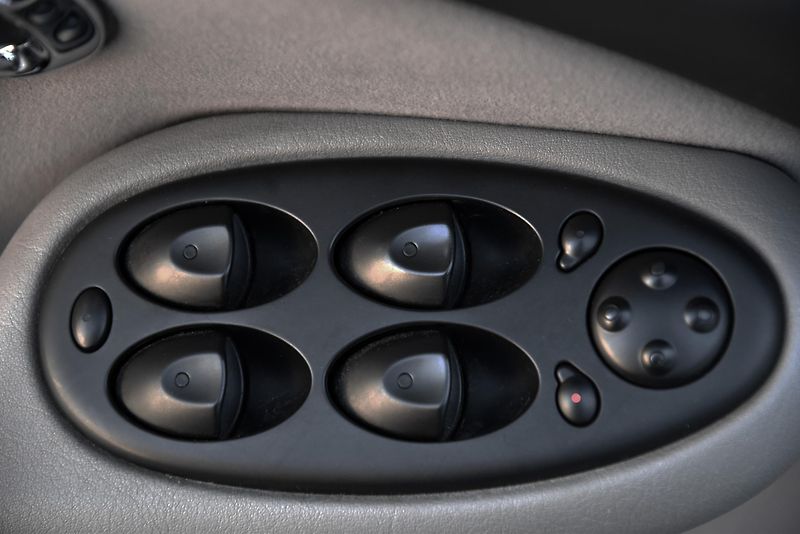 Rover 75 2.0 CDTi 96 kW, DKLIMA, ALU - fotka 11 z 40
