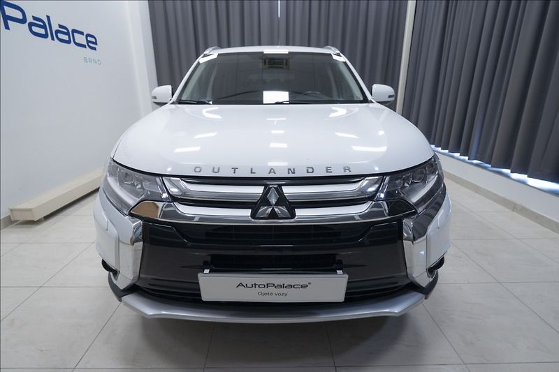 Mitsubishi Outlander 2,0 MIVEC AWD AT INTENSE ČR - fotka 2 z 33