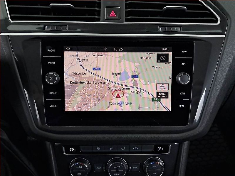 Volkswagen Tiguan (2018) 1.4 TSI, Navi, Park. senzory - fotka 13 z 16