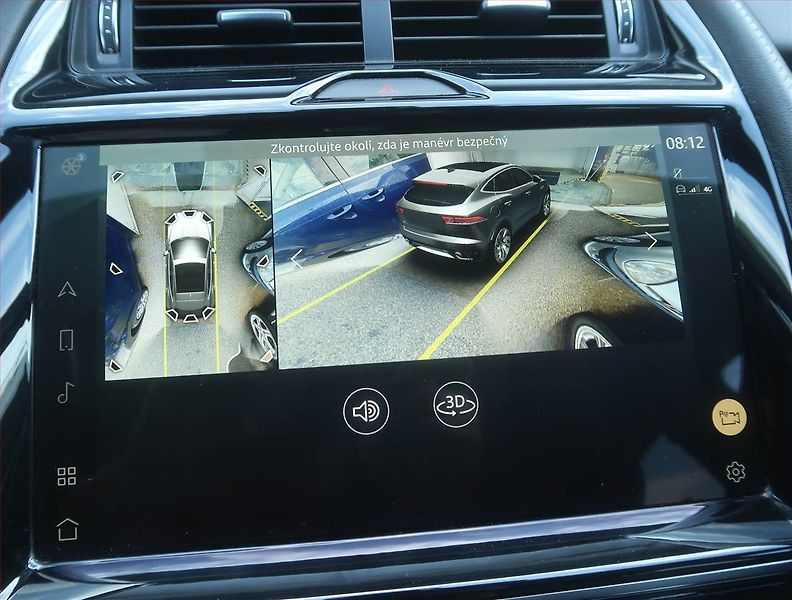 Jaguar E-Pace (2021) P300e AWD, 4X4, Automat - fotka 18 z 23
