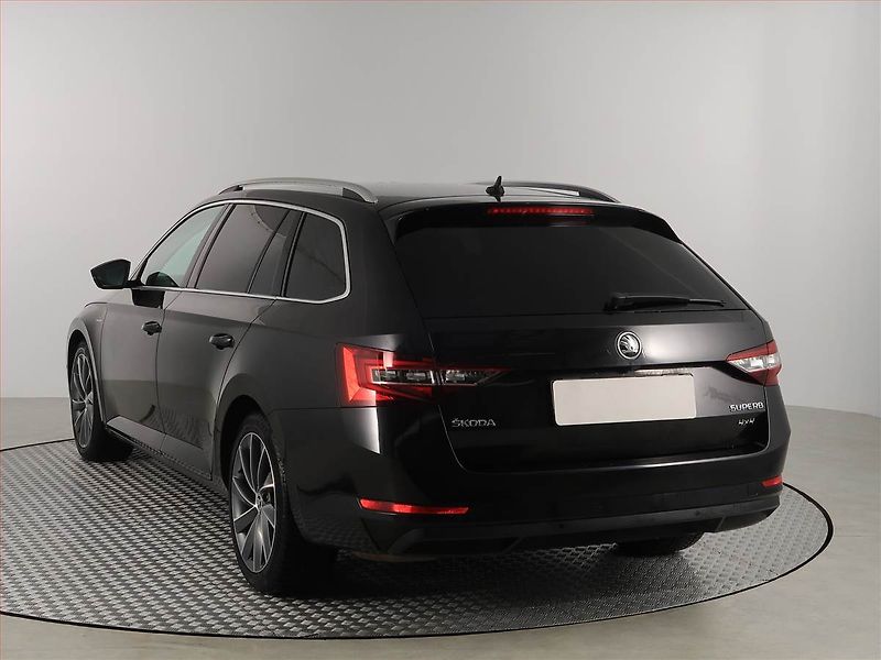 Škoda Superb (2019) Laurin&Klement 2.0 TDI, 4X4 - fotka 4 z 19