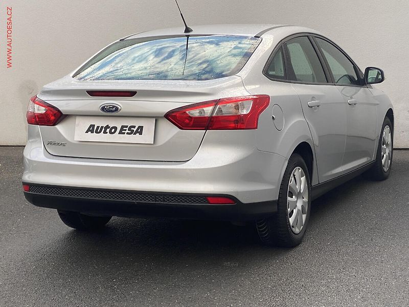 Ford Focus (2011) 1.6 Ti, Trend - fotka 4 z 15
