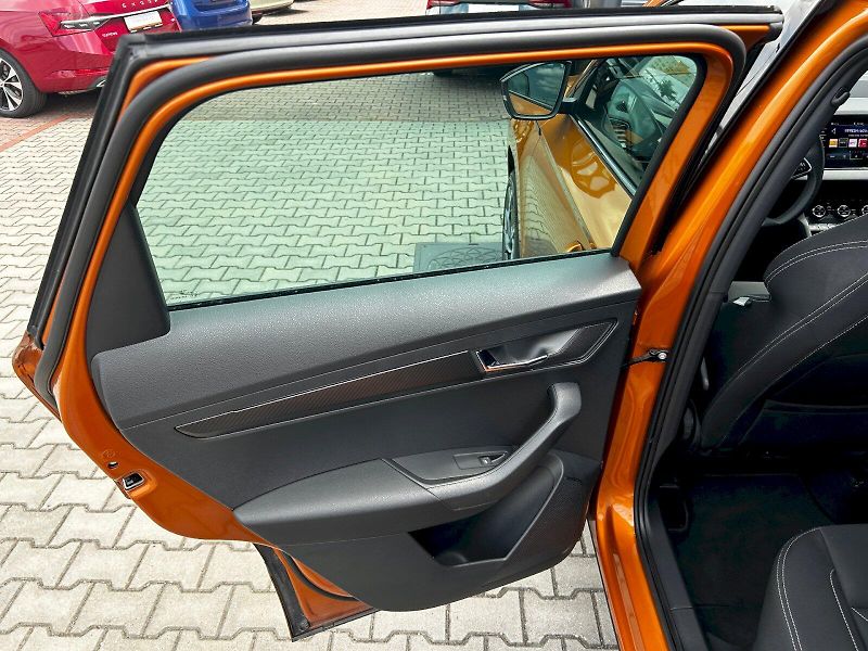 Škoda Karoq (2025) 2.0 TDI 110kW 4x4 DSG Sportlin - fotka 26 z 35