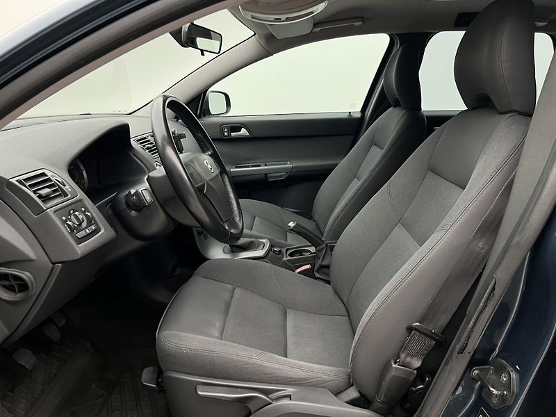 Volvo V50 1.6D SENZORY - fotka 3 z 36