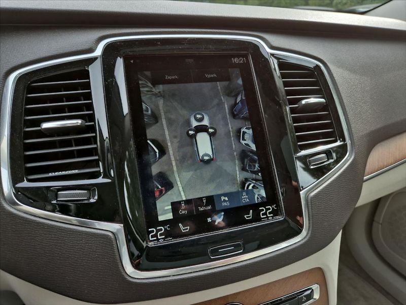 Volvo XC90 2,0 T6 AWD Inscription Auto - fotka 15 z 19