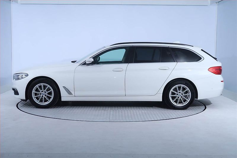 BMW Řada 5 (2018) 520d xDrive, 4X4, Automat - fotka 3 z 25