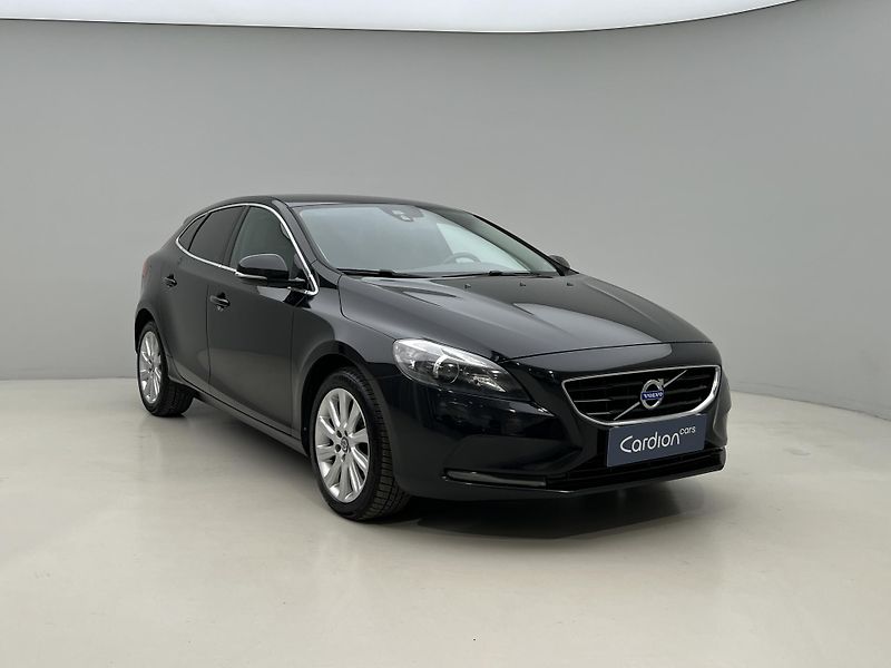 Volvo V40 D2 MOMENTUM - fotka 8 z 34