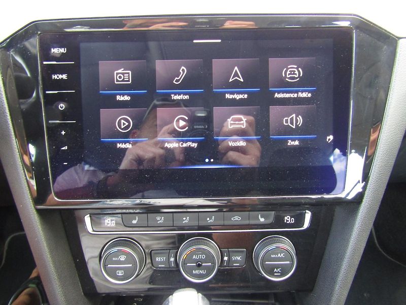 Volkswagen Passat Variant (2020) 2.0 TDI 110kW DSG  ACC - fotka 39 z 45