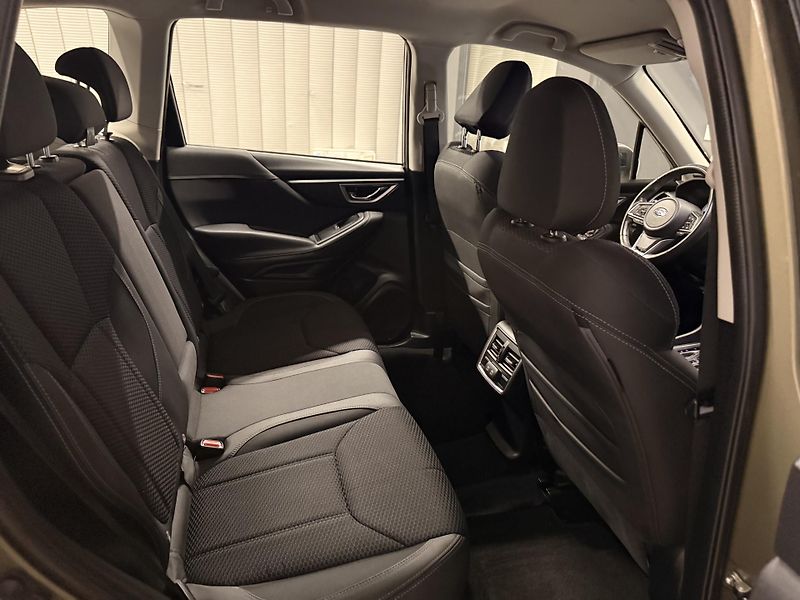 Subaru Forester (2023) 2.0i Hybri,REZERVOVÁNO - fotka 23 z 46