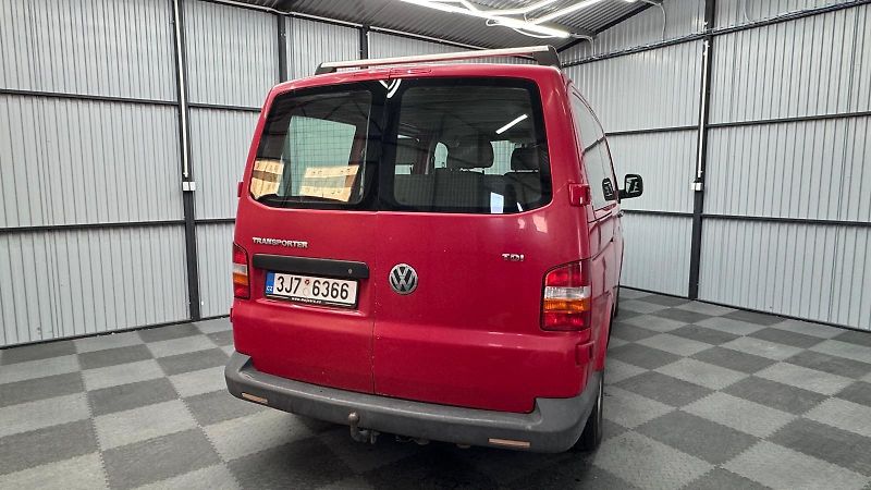 Volkswagen Transporter (2009) 6 MÍST - fotka 4 z 12