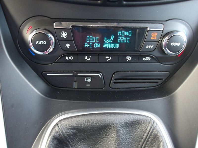 Ford C-MAX 1,6TDCi KRASAVEC !!! 7 MÍST ! - fotka 25 z 27