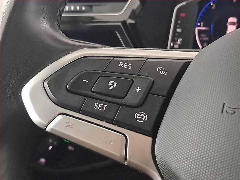 Volkswagen Touran (2023) 2.0 TDI - fotka 18 z 20