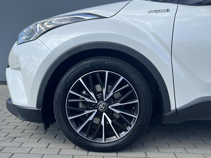 Toyota C-HR (2018) 1.8 VVT-i E-CVT - fotka 33 z 39