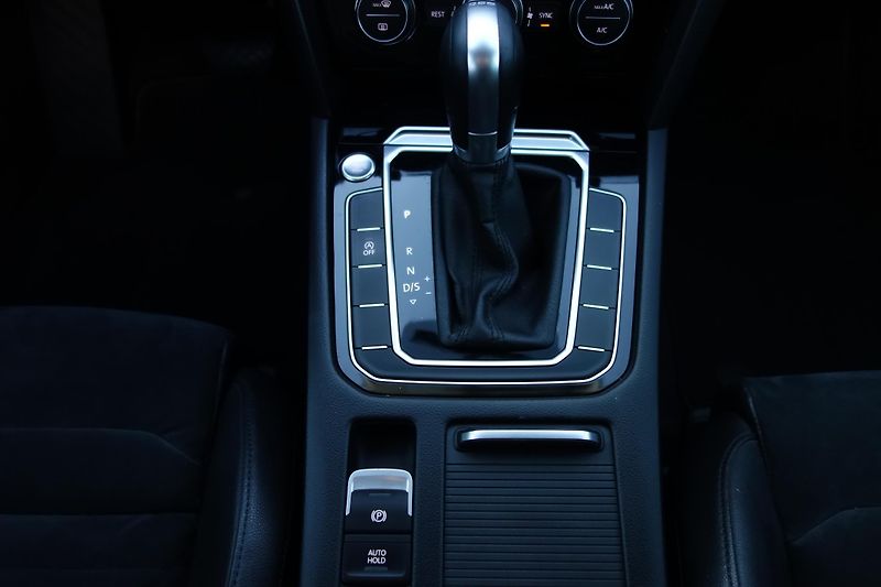 Volkswagen Passat 2.0TDi Highline 110kW DSG LED - fotka 15 z 23