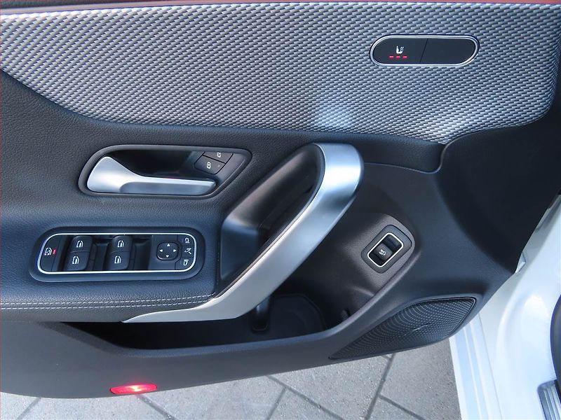 Mercedes-Benz CLA (2020) 200 d - fotka 17 z 28
