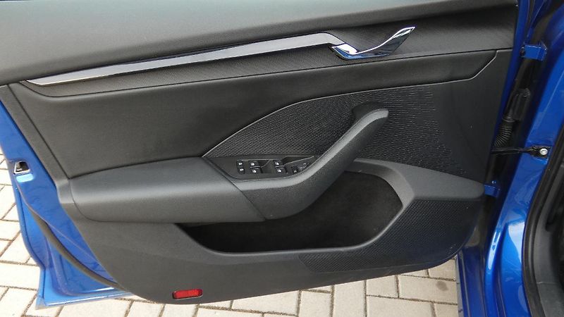 Škoda Octavia Combi 1.5 TSI 110kW DSG Ambiti - fotka 8 z 22