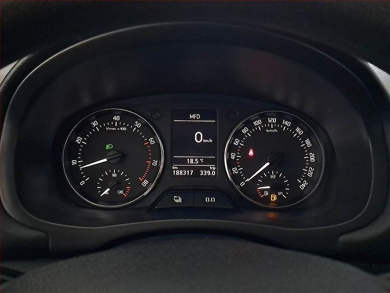 Škoda Fabia (2011) 1.2 TSI, nová STK, zamluveno - fotka 11 z 14