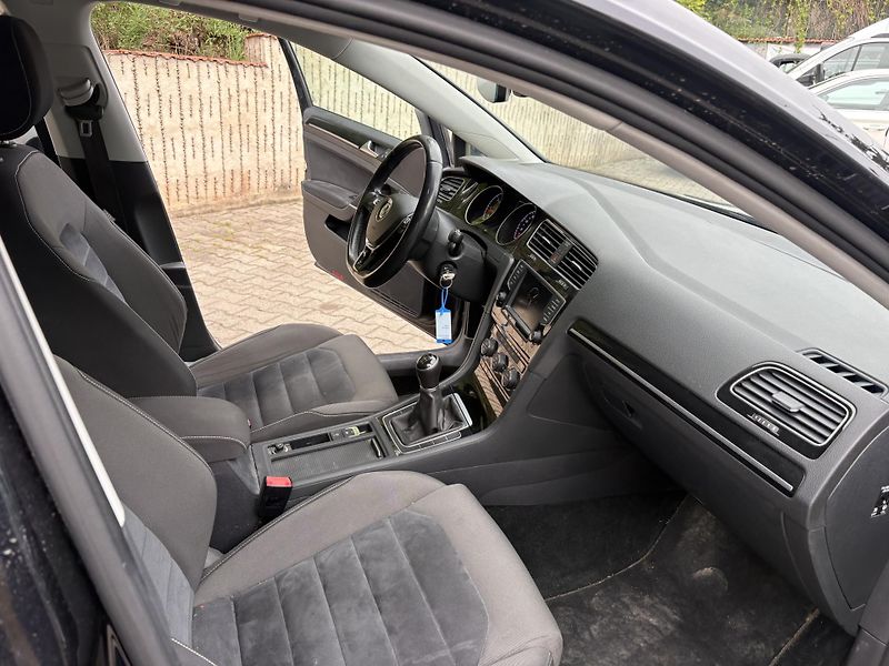 Volkswagen Golf (2017) kombi 2,0TDI Bluemotion - fotka 19 z 23