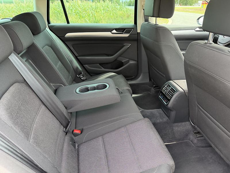 Volkswagen Passat 2.0 TDI MASÁŽ NAVIGACE 2X KOLA - fotka 32 z 40