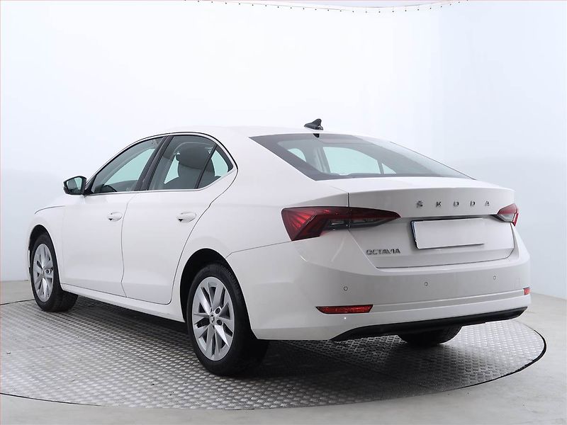 Škoda Octavia (2023) Style 2.0 TDI, ČR,1.maj - fotka 4 z 19