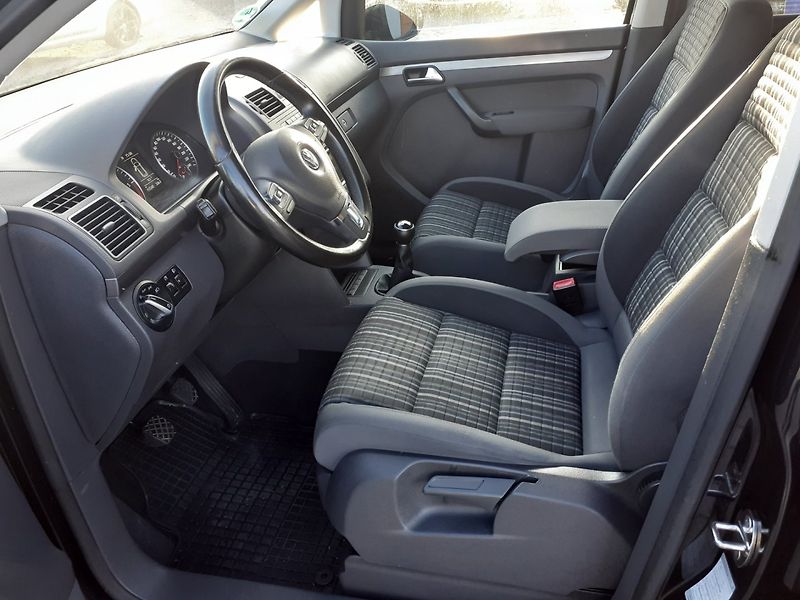 Volkswagen Touran (2011) 2.0 TDi CROSS - fotka 21 z 34