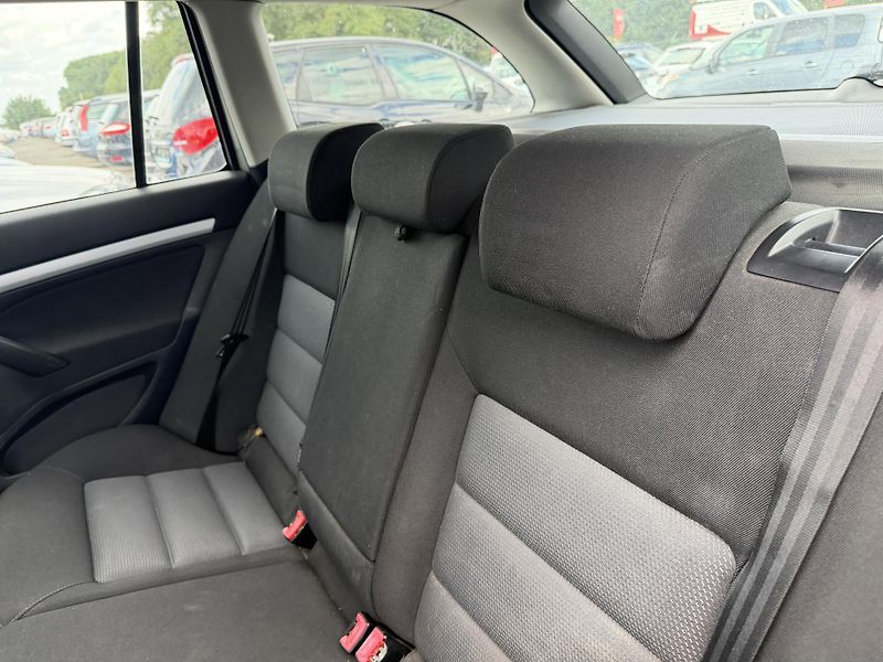 Škoda Octavia 1.6i - fotka 11 z 20