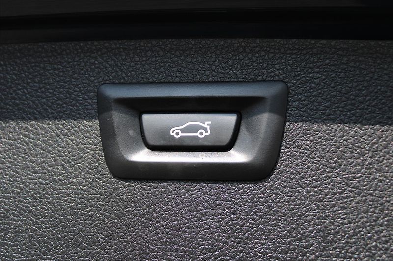 BMW Řada 3 320d xDrive NAVI KŮŽE PANORAMA - fotka 13 z 27