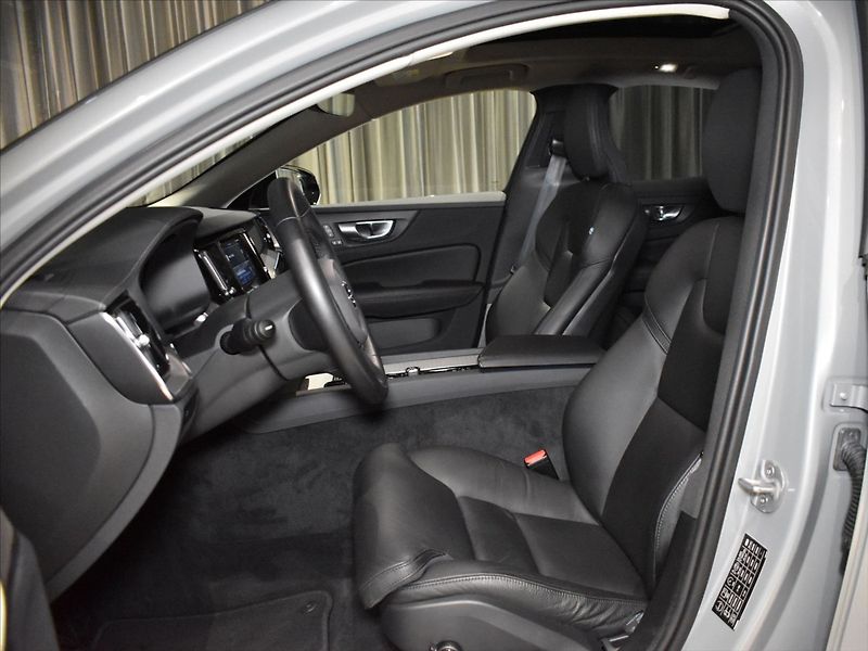 Volvo S60 2,0 B5 AWD Ultimate Panorama - fotka 8 z 23