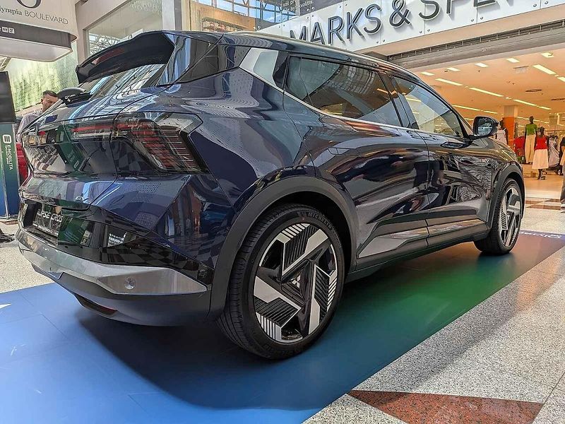 Lidé poprvé v Česku uvidí nové modely vozů Alpine A390 a Mitsubishi Eclipse Cross v brněnské Olympii. Výstava potrvá do konce května a její součástí budou i testovací jízdy.