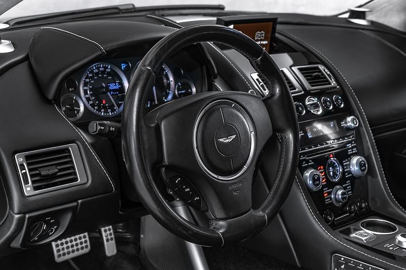 Aston Martin Rapide - fotka 16 z 25