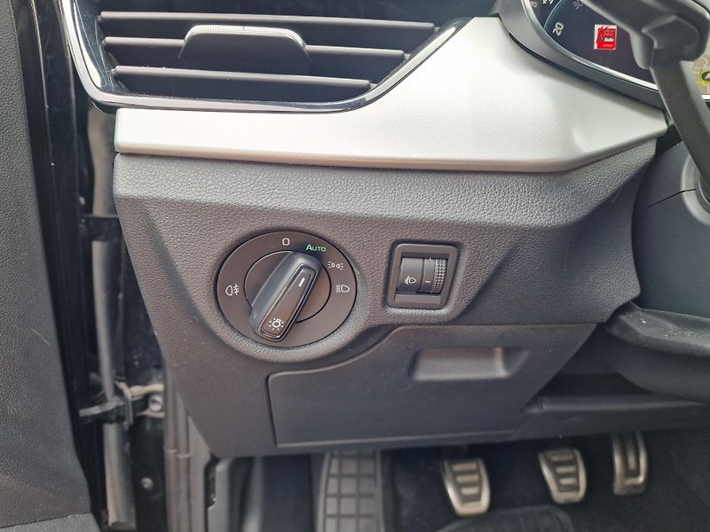 Škoda Kamiq 1,0TSI 81KW SPORTLINE VIRTUAL - fotka 20 z 24