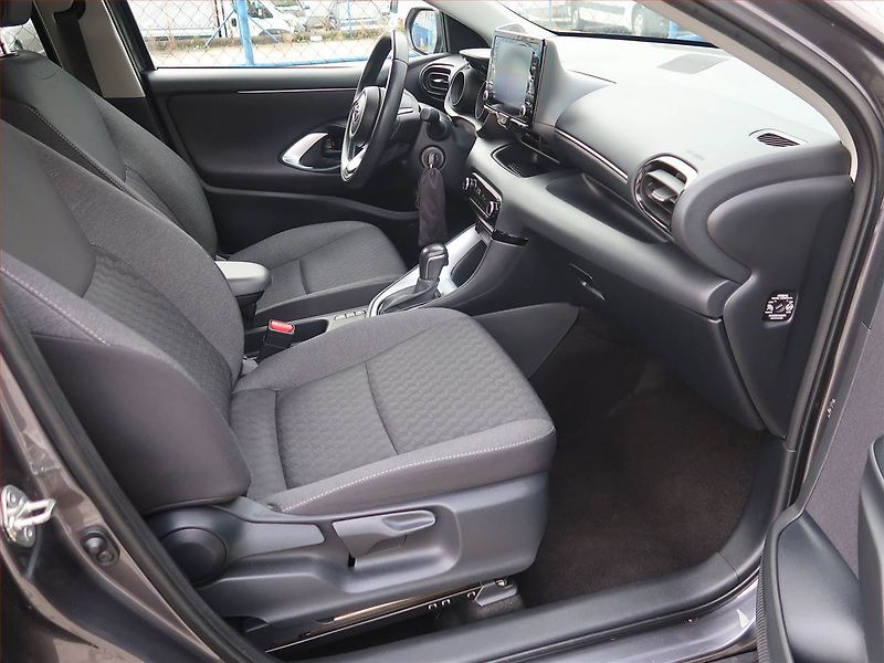 Toyota Yaris (2023) 1.5 VVT-i Hybrid, Automat - fotka 9 z 18