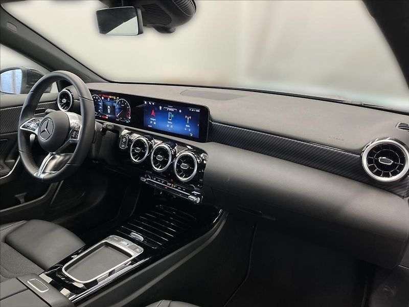 Mercedes-Benz Třídy A 180 Progressive Line - fotka 14 z 21