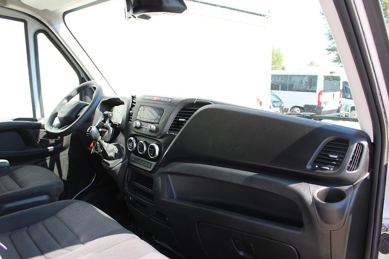 Iveco Daily 35C160 3,0 Skříň+čelo+klima - fotka 10 z 19