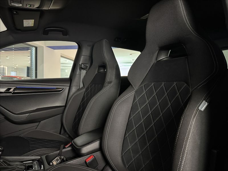 Škoda Karoq 1,5 TSi  DSG Sportline Kessy L - fotka 24 z 49