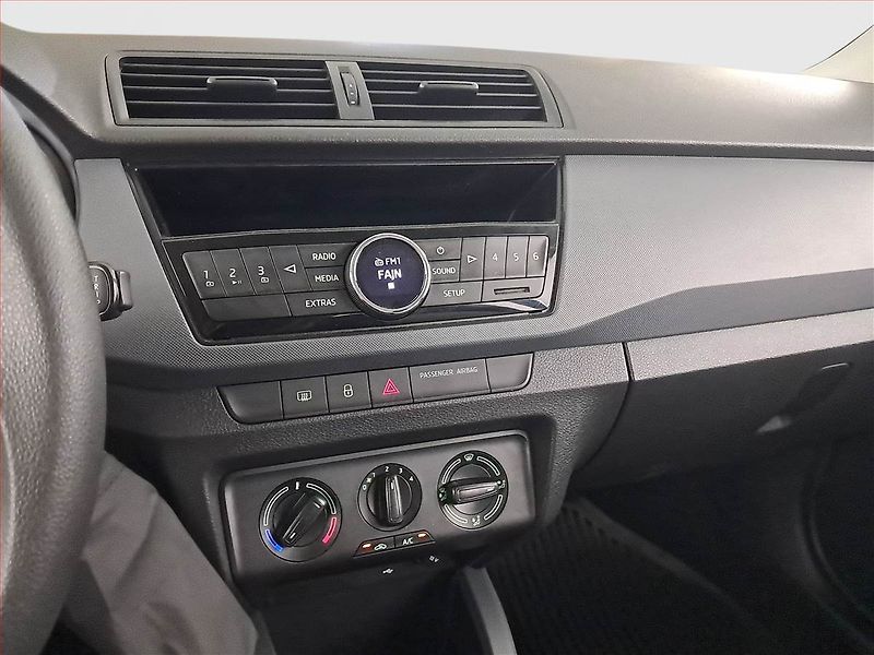 Škoda Fabia (2018) Ambition 1.0, Serv.kniha - fotka 12 z 17