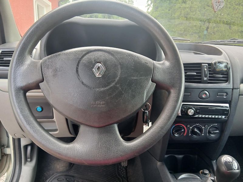 Renault Clio 1.2i ČR +sada kol - fotka 16 z 27