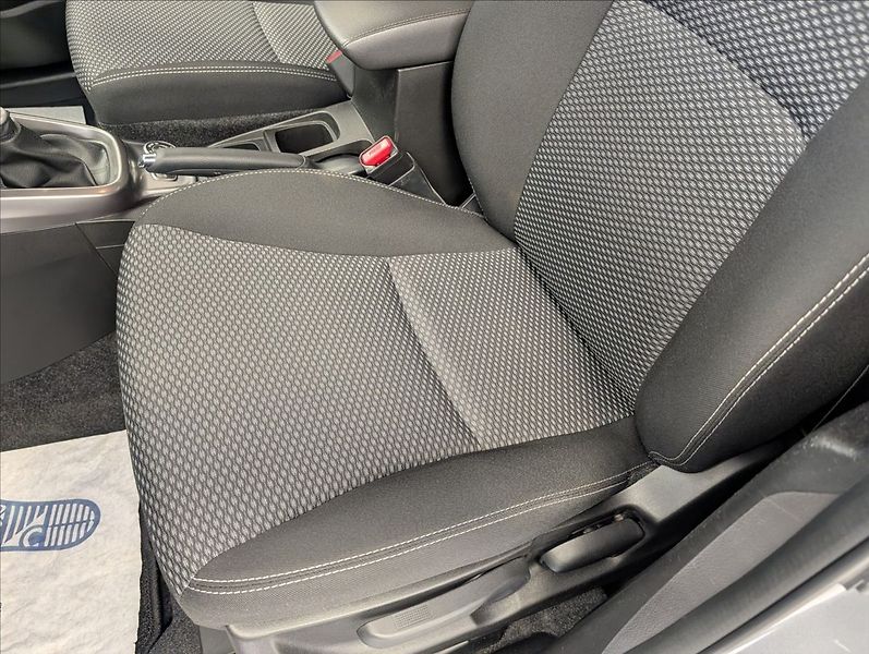 Suzuki Vitara 1.4 HYBRID ALLGRIP - fotka 14 z 34
