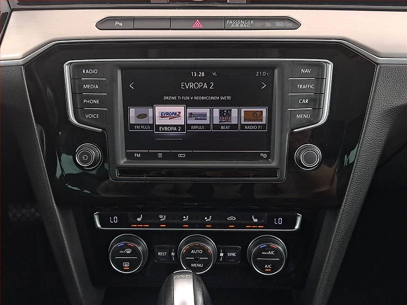 Volkswagen Passat (2015) 2.0 TDI, Automat, Serv.kniha - fotka 12 z 20